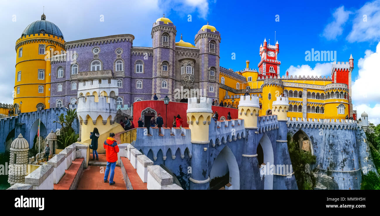 Closeup vistas panorámicas del histórico Palacio de Pena de Sintra, Portugal Foto de stock