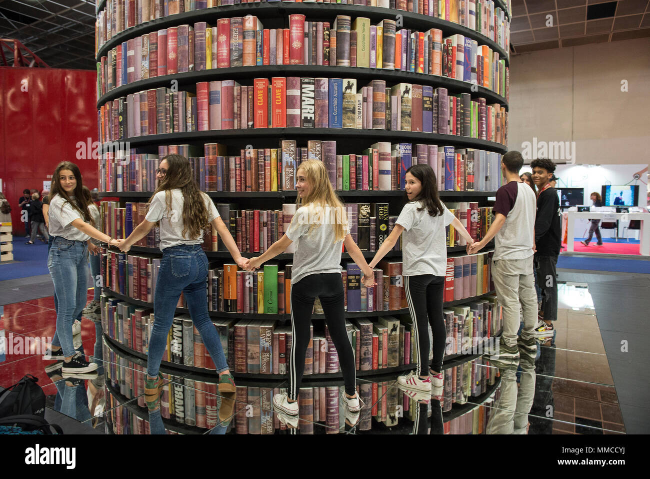 Mayo 10, 2018 - Turín, Piamonte, Italia - personas asistan a la Feria Internacional del Libro de Turín 2018. (Crédito de la Imagen: © Stefano Guidi via ZUMA Wire) Foto de stock
