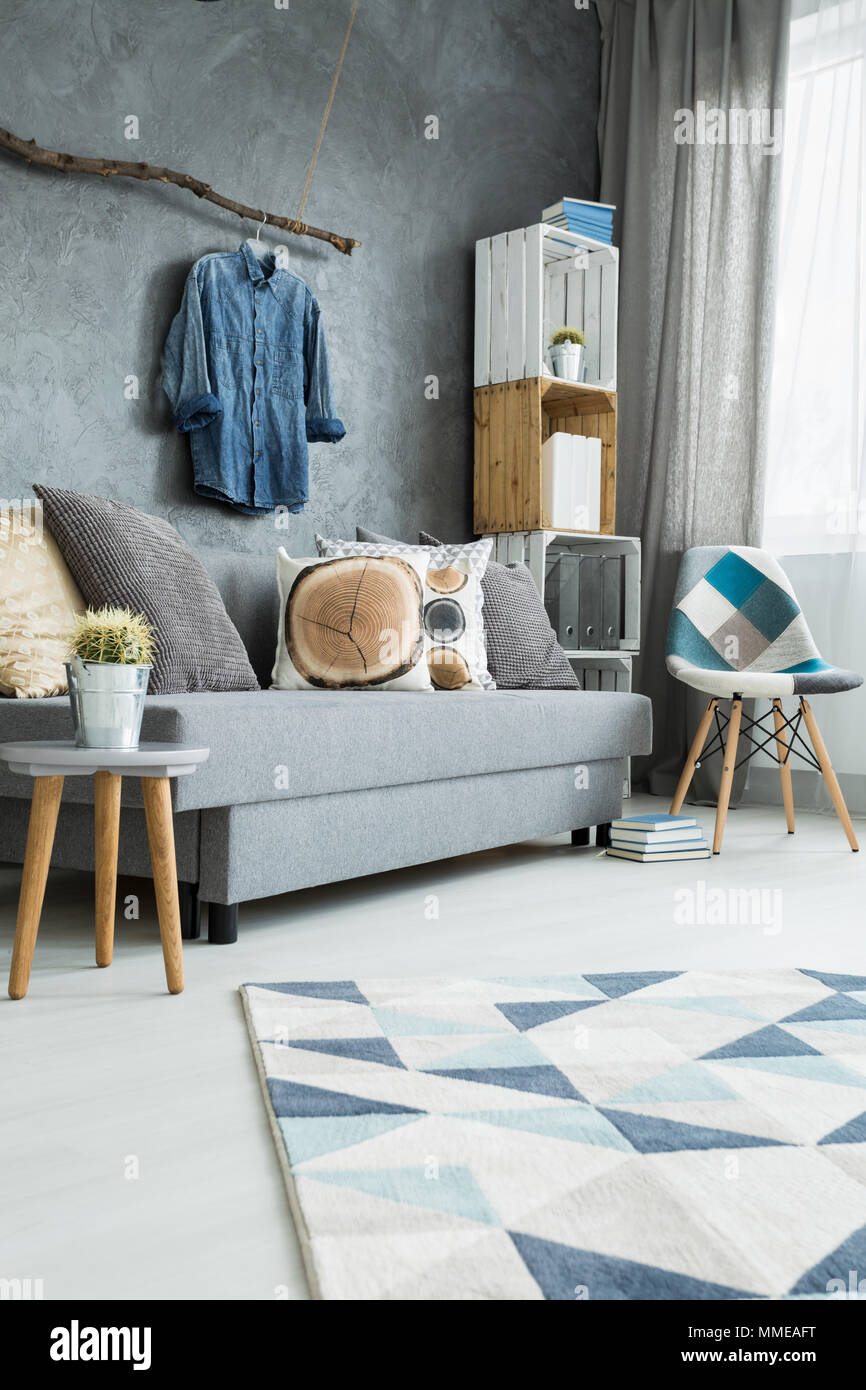 Moderno y luminoso salón-comedor minimalista en tonos de cian con ... Moderno y luminoso salón-comedor minimalista en tonos de cian con ...
