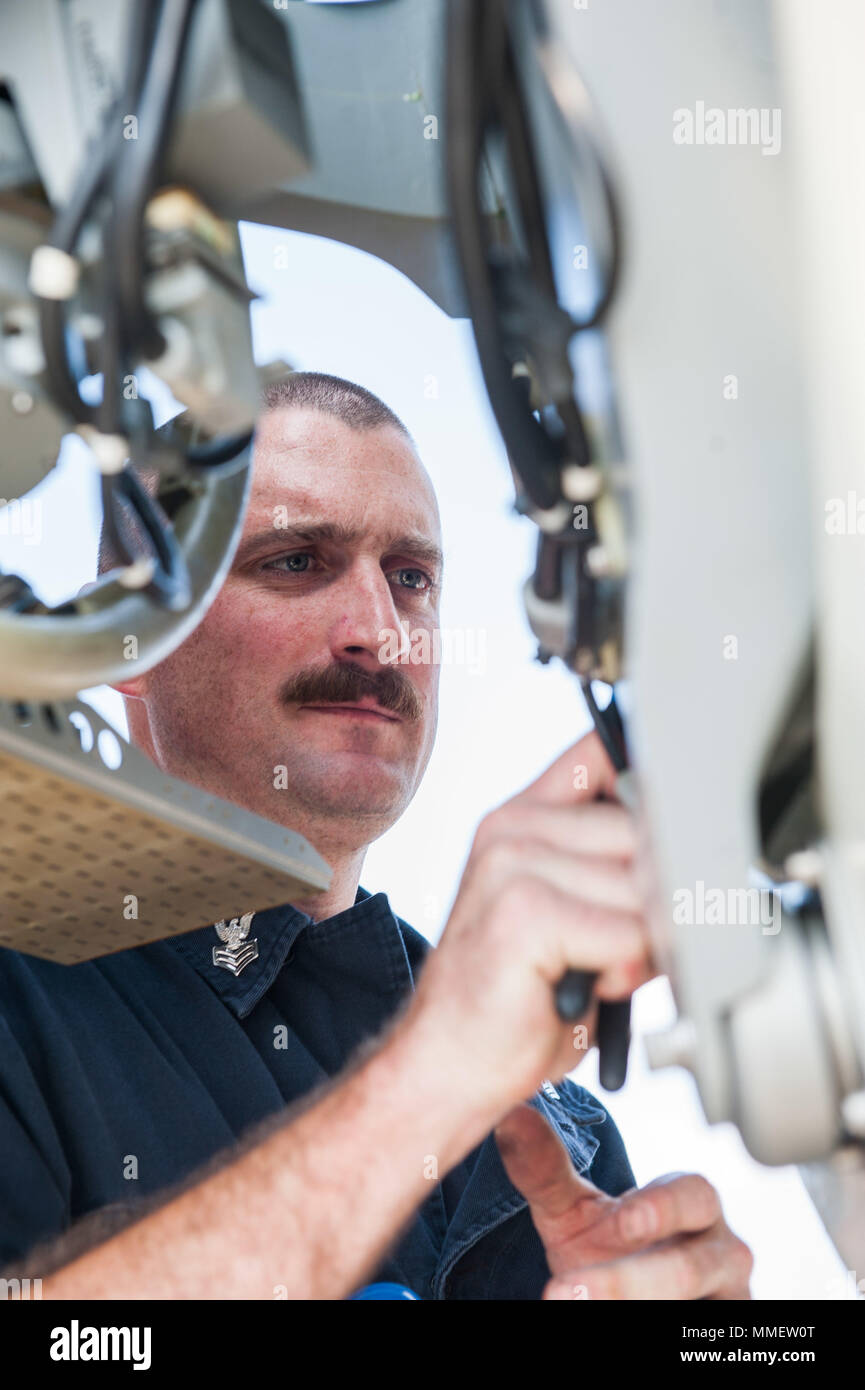 171027NAC254111 5ª zona de operaciones de la flota (Oct. 27, 2017