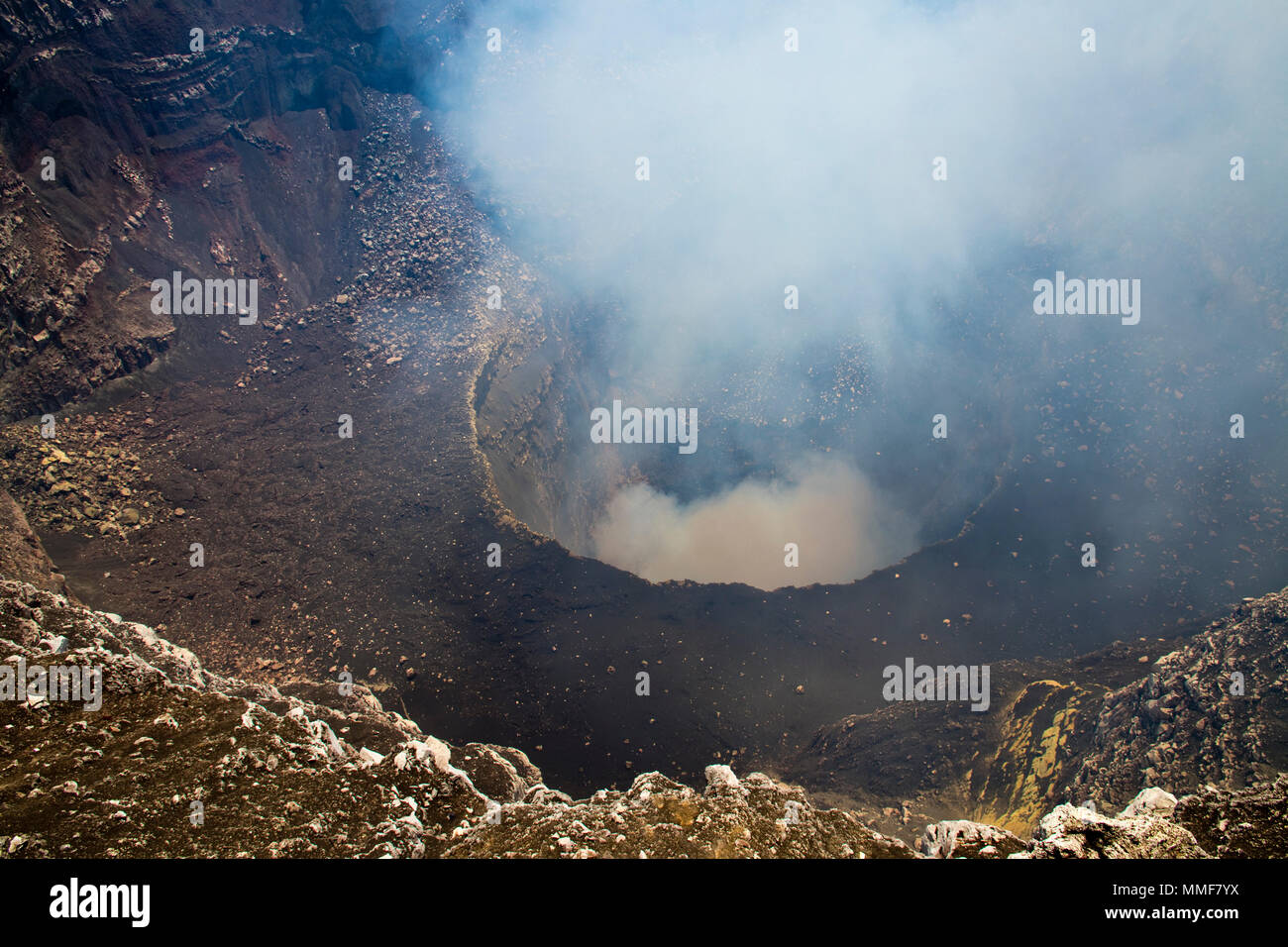 Anillo de fuego del volcán activo en Nicaragua Foto de stock