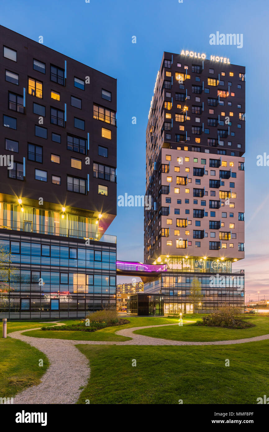 El moderno hotel Apollo en el edificio de la Liberte en Groningen, Países Bajos Foto de stock