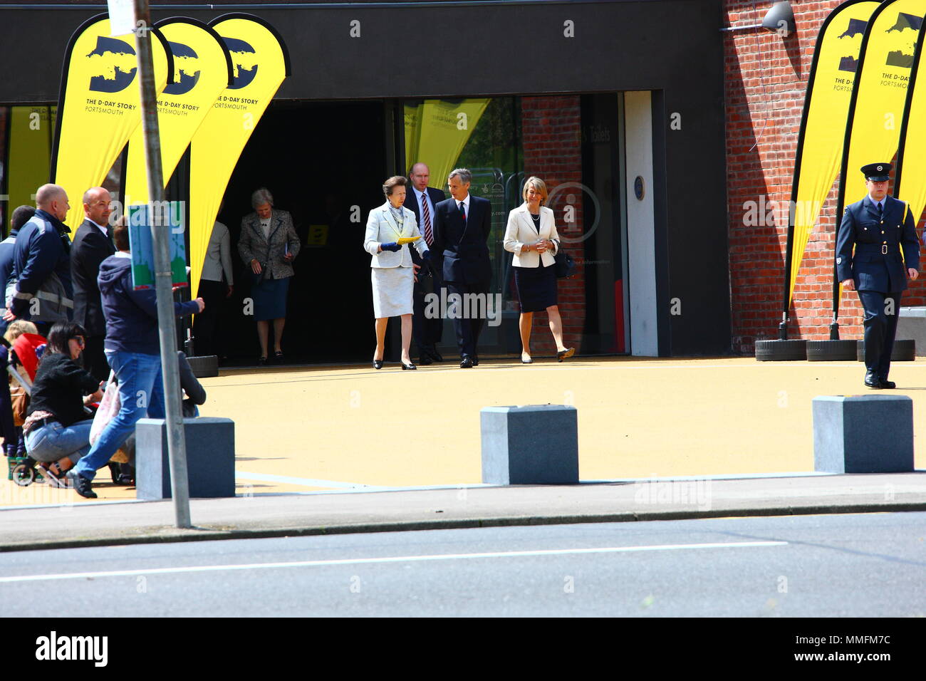 Portsmouth, Reino Unido. El 11 de mayo de 2018. La Princesa Ana y el Queen's helicóptero Crédito Fotografía: FSM/Alamy Live News Foto de stock