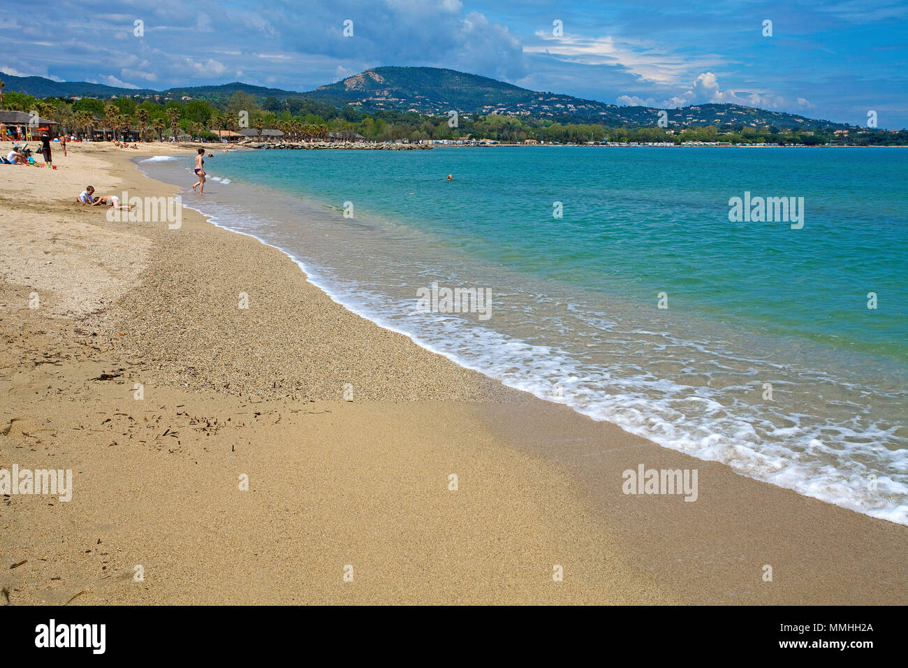 Playa de Port Grimaud, Golfo de Saint-Tropez, Cote d'Azur, en el sur de Francia, Francia, Europa Foto de stock