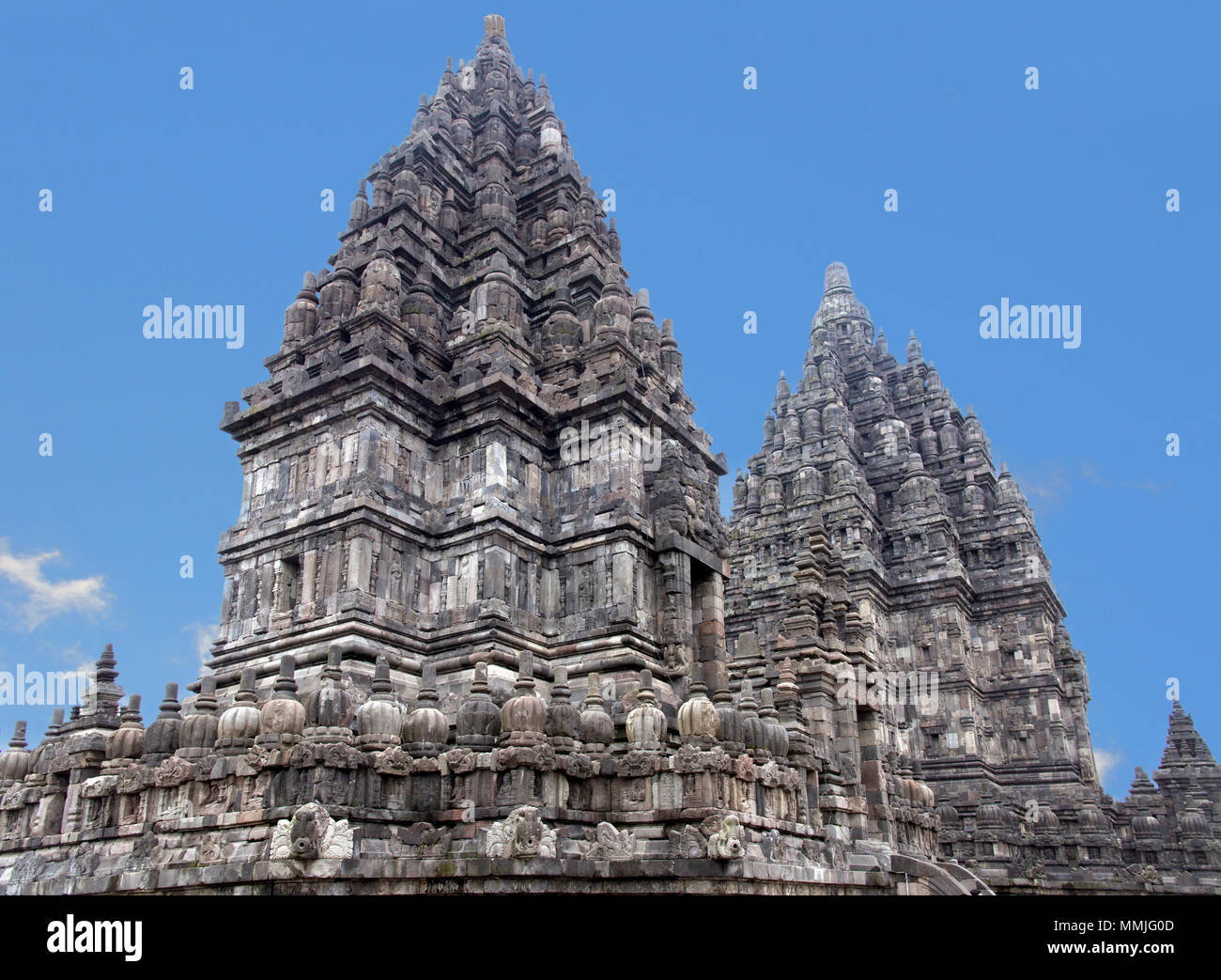 Brahma y Shiva templos de Prambanan complejo central de Java, Indonesia Foto de stock