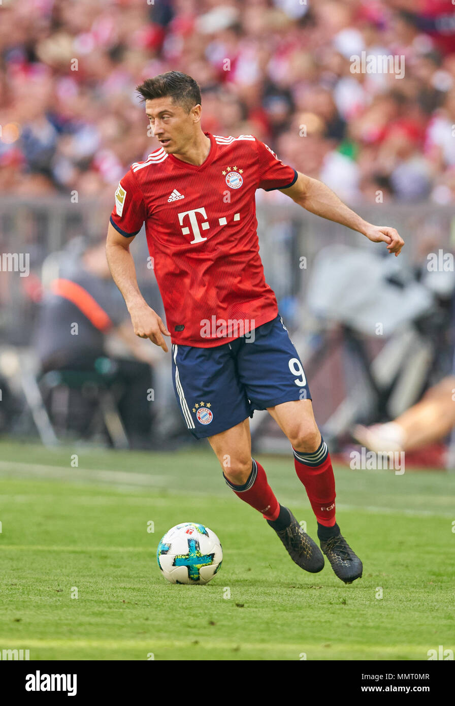 Munich, Alemania. 12 de mayo de 2018. Fútbol FC Bayern Munich, Munich, 12  de mayo de 2018, Robert Lewandowski, FCB 9 lleva el balón, acción, de  tamaño completo, nueva camiseta 2018/2019 campeonatos