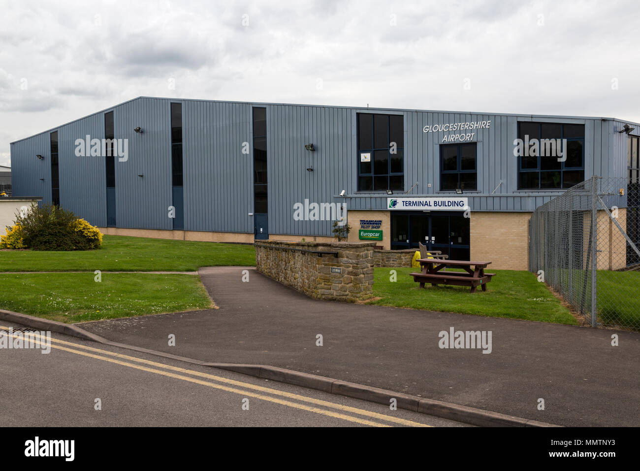 Edificio de la terminal del aeropuerto de Gloucestershire en Inglaterra. Foto de stock