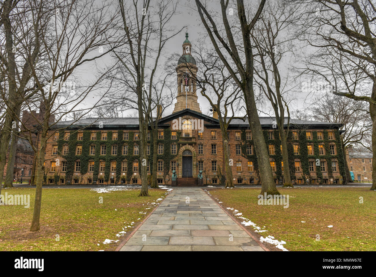 Nassau Hall, un punto de referencia nacional en la Universidad de