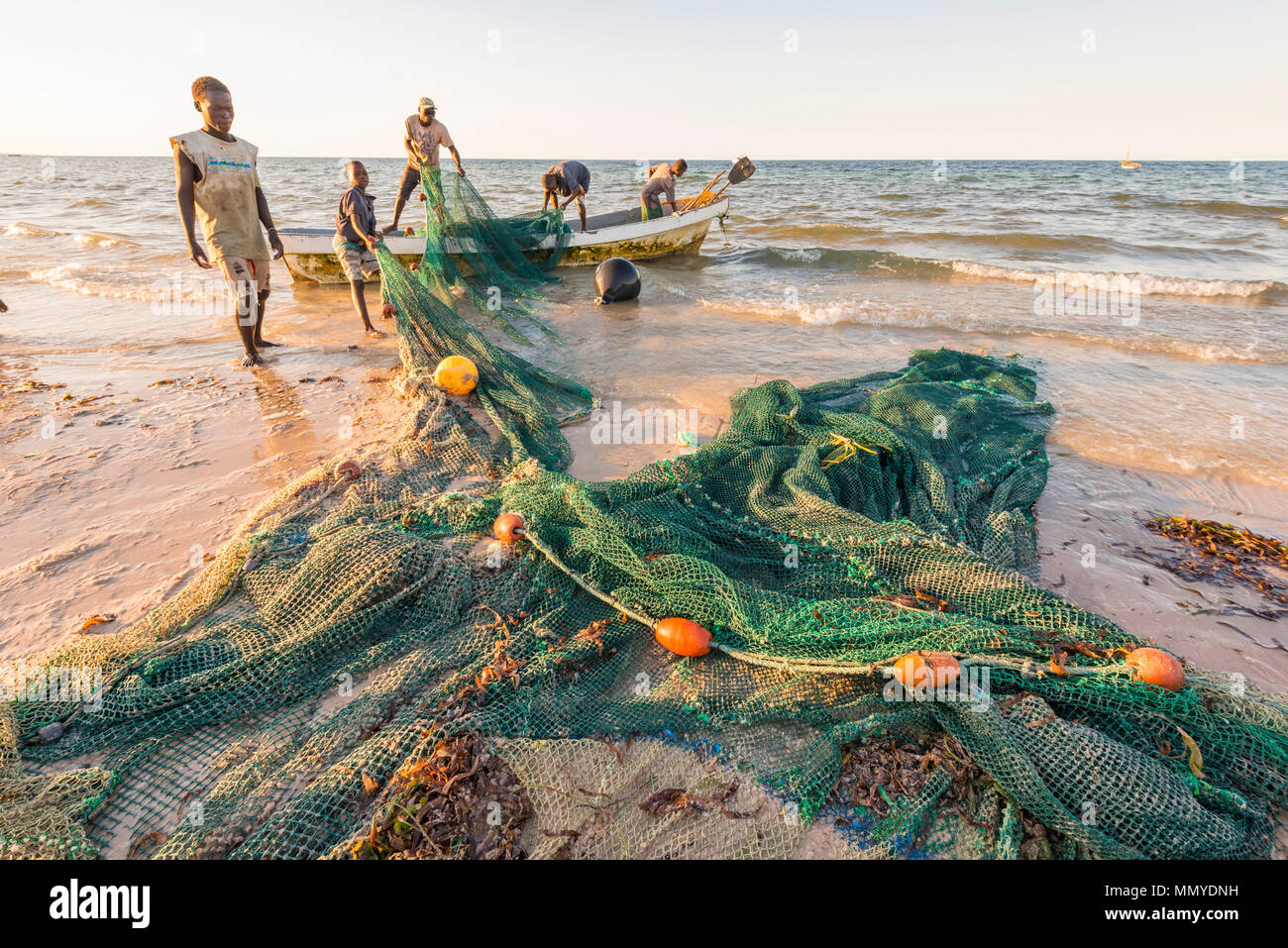 Pesca artesanal fotografías e imágenes de alta resolución - Alamy