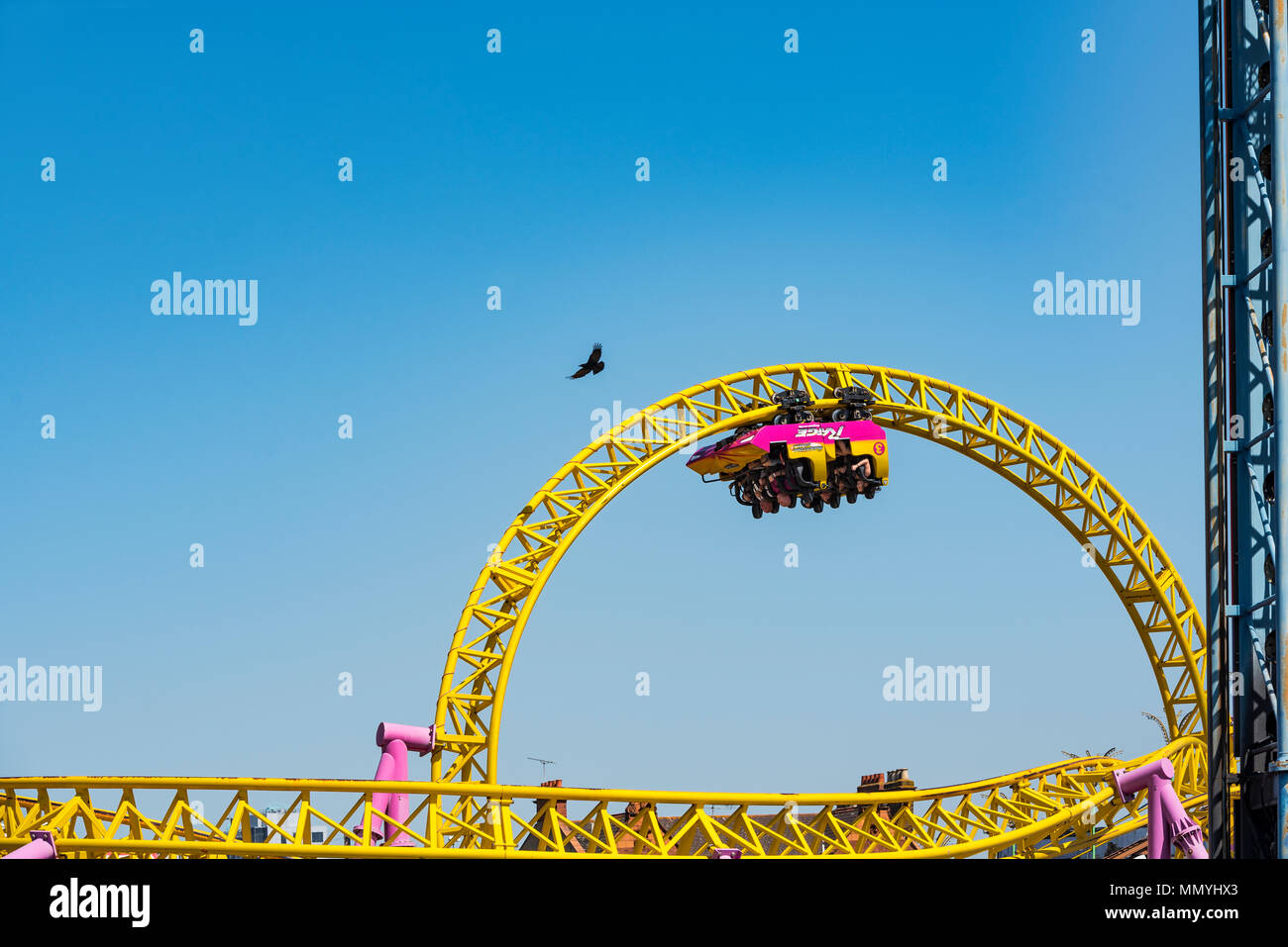 Rage rollercoaster en Adventure Island Amusement Park Southend en el mar. Foto de stock