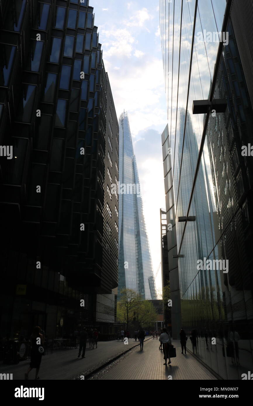 El Shard, también conocido como el fragmento de vidrio, Shard London Bridge y antiguamente la Torre del Puente de Londres, es un rascacielos de 95 pisos. Foto de stock