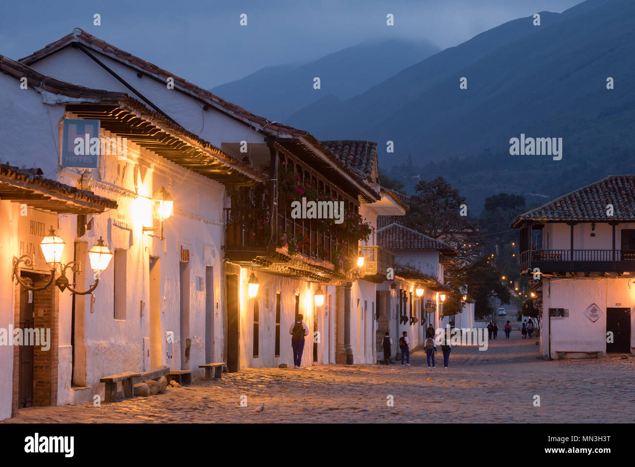 Plaza Mayor al amanecer, Villa de Leyva, Boyacá, Colombia, Sur America Foto de stock