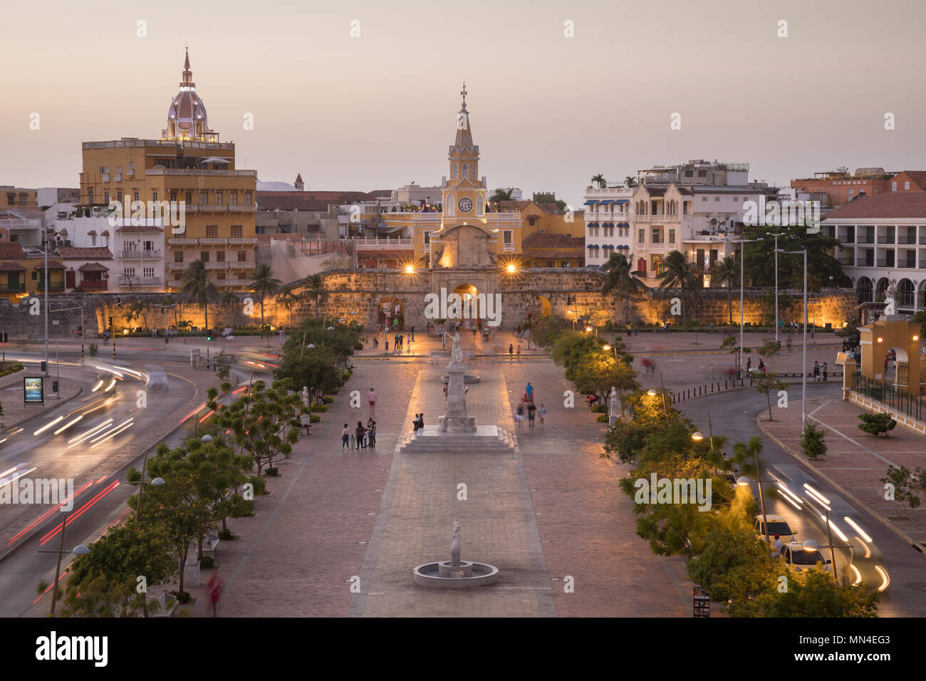 Plaza de la Paz y el casco antiguo de la ciudad al atardecer, Cartagena de Indias, Colombia Foto de stock