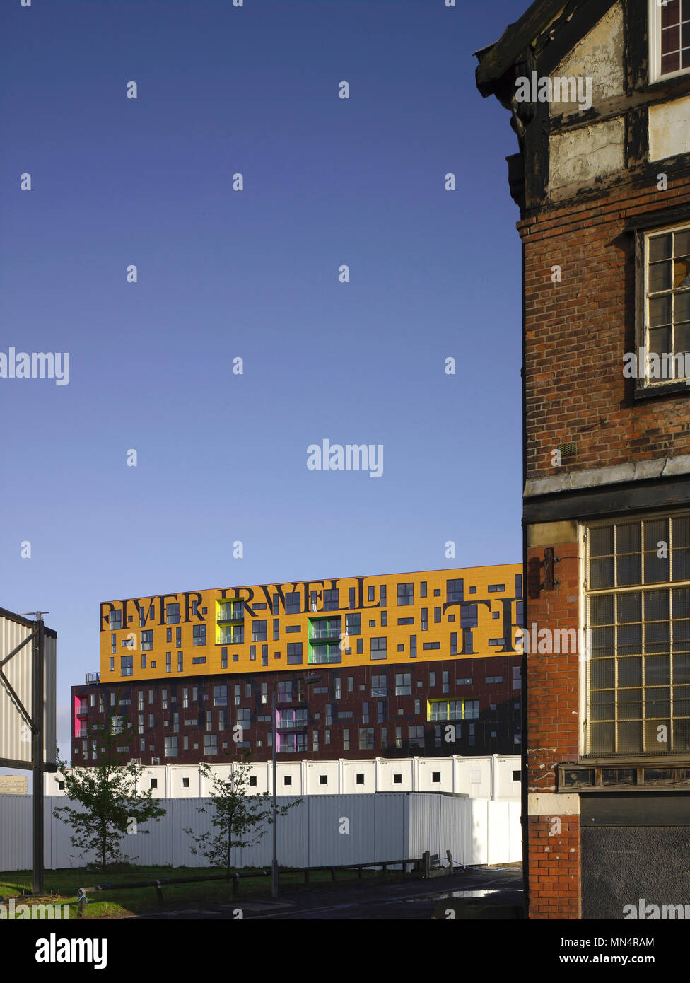 Elevación lateral en contexto. Chips, Manchester, Reino Unido. Arquitecto: Alsop, 2012. Foto de stock