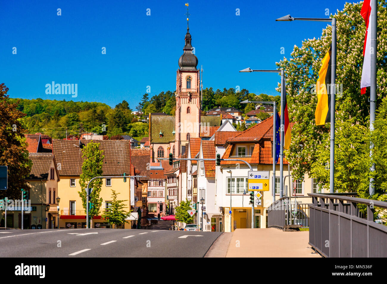 Hermosa vista panorámica de la ciudad vieja de Tauberbischofsheim - parte de la Ruta Romántica, Baviera, Alemania Foto de stock