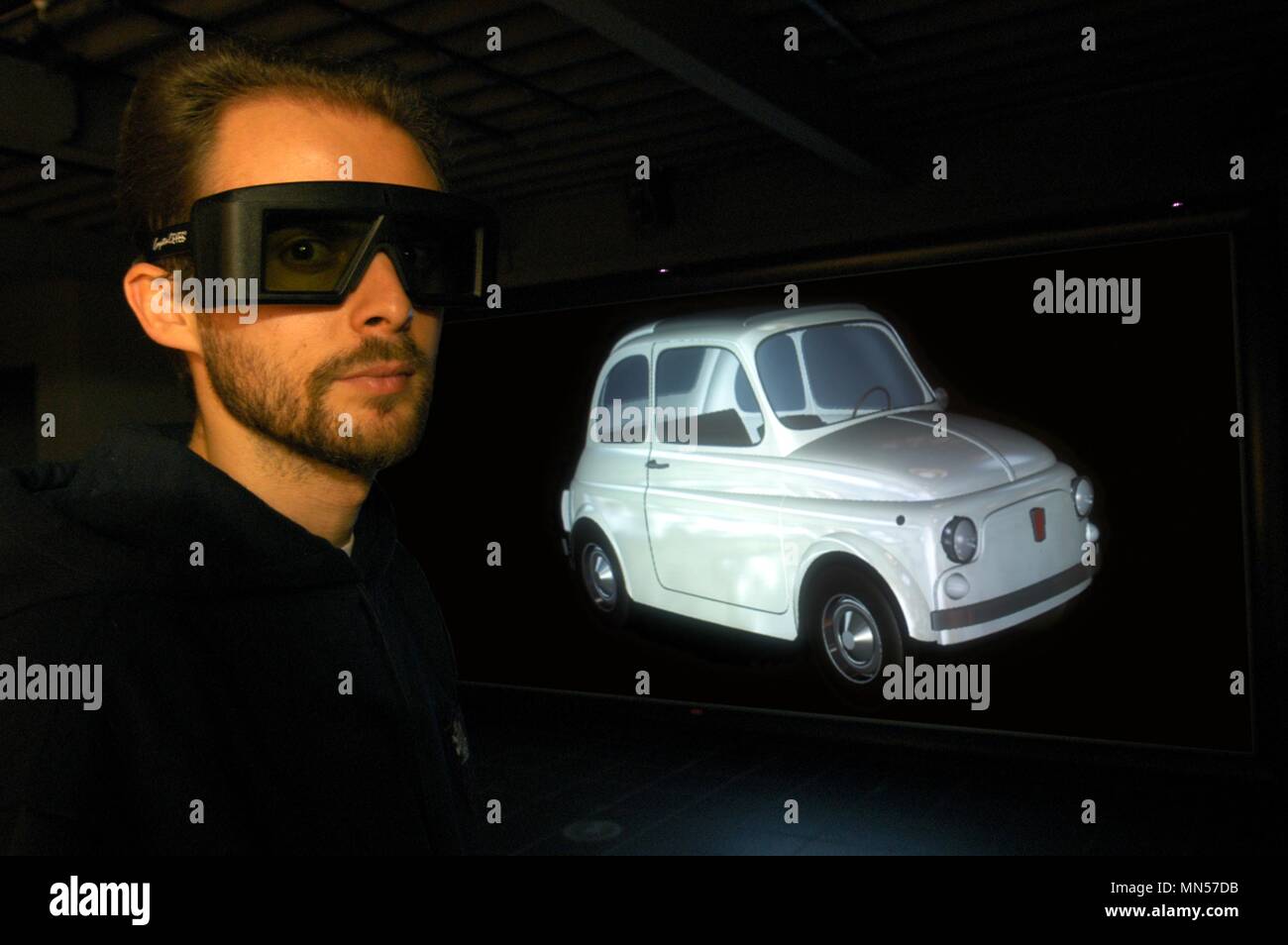 Universidad de Milán - Italia Bovisa), departamento de diseño, laboratorio de modelos virtuales, la proyección en tres dimensiones de un automóvil Fiat 500 Foto de stock