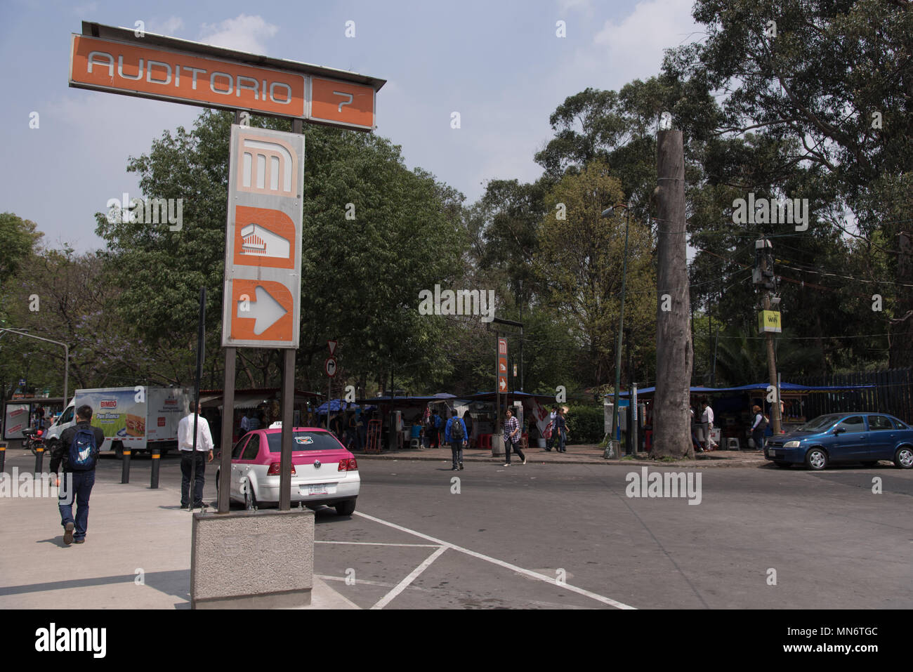 Señal de entrada para el Auditorio estación del Metro de la Ciudad de  México Fotografía de stock - Alamy