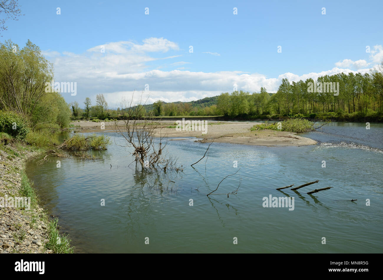 Libremente serpenteante río Gave de Pau Foto de stock