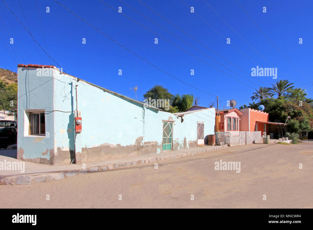 Coloridas casas tradicionales en las calles de la Misión de San Ignacio,  Baja California, México Fotografía de stock - Alamy