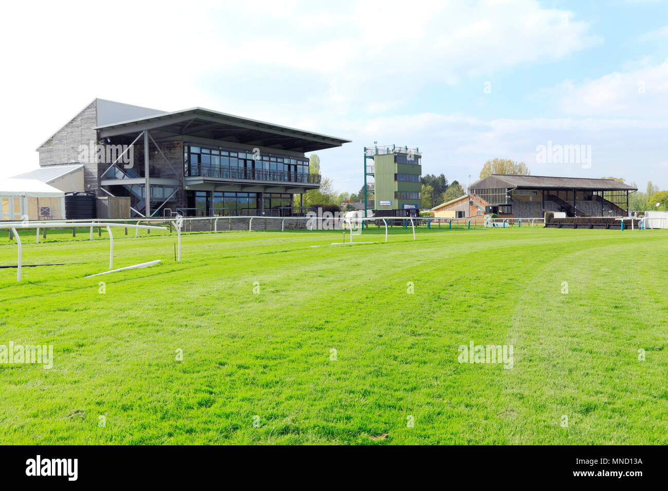 Fakenham Race Course, carreras de caballos, pista, pistas, la tribuna principal y Totepool, Norfolk, Inglaterra, Reino Unido. Foto de stock