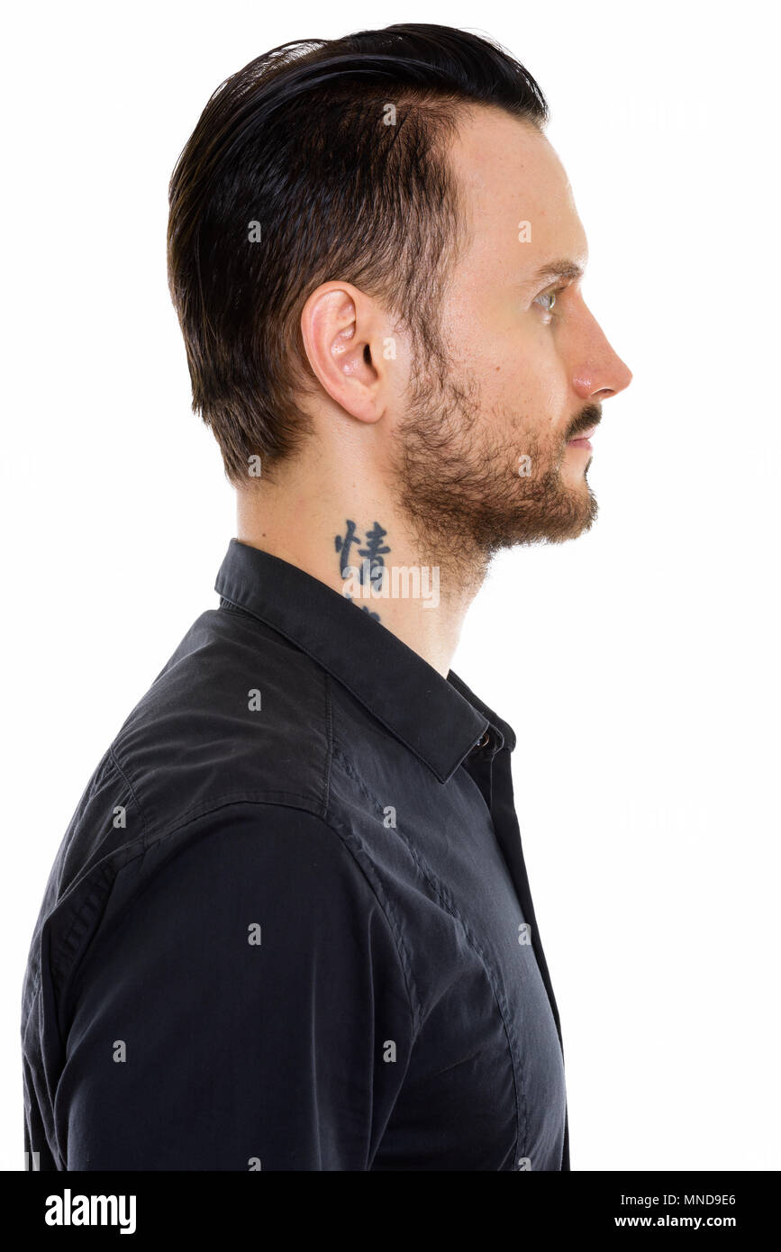 Ver perfil de hombre joven con tatuaje en el cuello Fotografía de stock -  Alamy