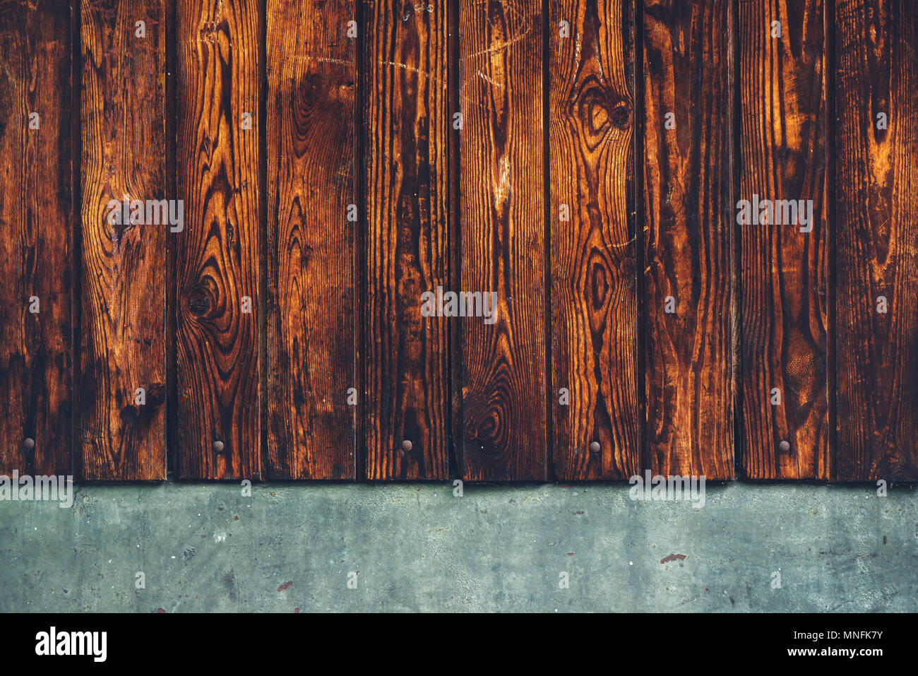 Fondo de color marrón madera rústica, tiempo gastado los tablones de madera Foto de stock