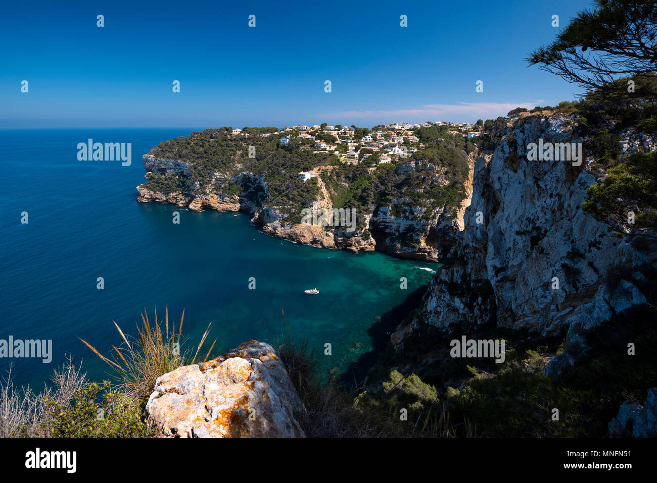 El punto de vista costera de Cap Negre, el perfecto balcón hacia el Portixol y la playa Cap Prim, Jávea, Alicante, Costa Blanca, España Foto de stock