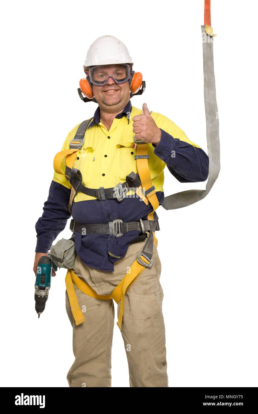 Un trabajador llevar equipos de protección personal para trabajo en  alturas, y gafas de seguridad y protección auditiva Fotografía de stock -  Alamy