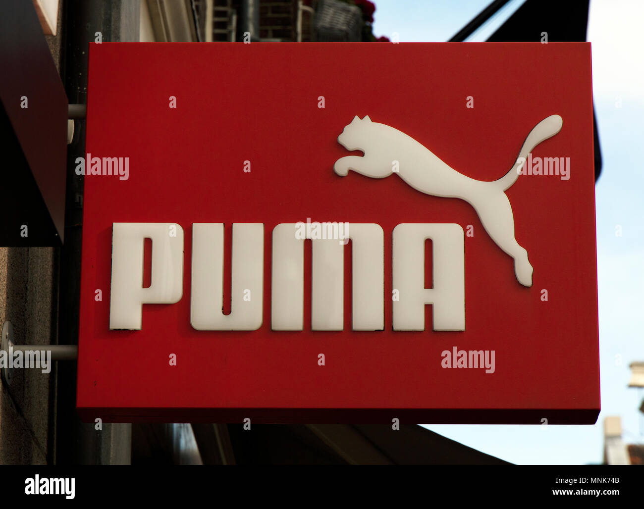 Amsterdam, Holanda - marzo 5, 2017: cartas de puma en un letrero en  amsterdam Fotografía de stock - Alamy