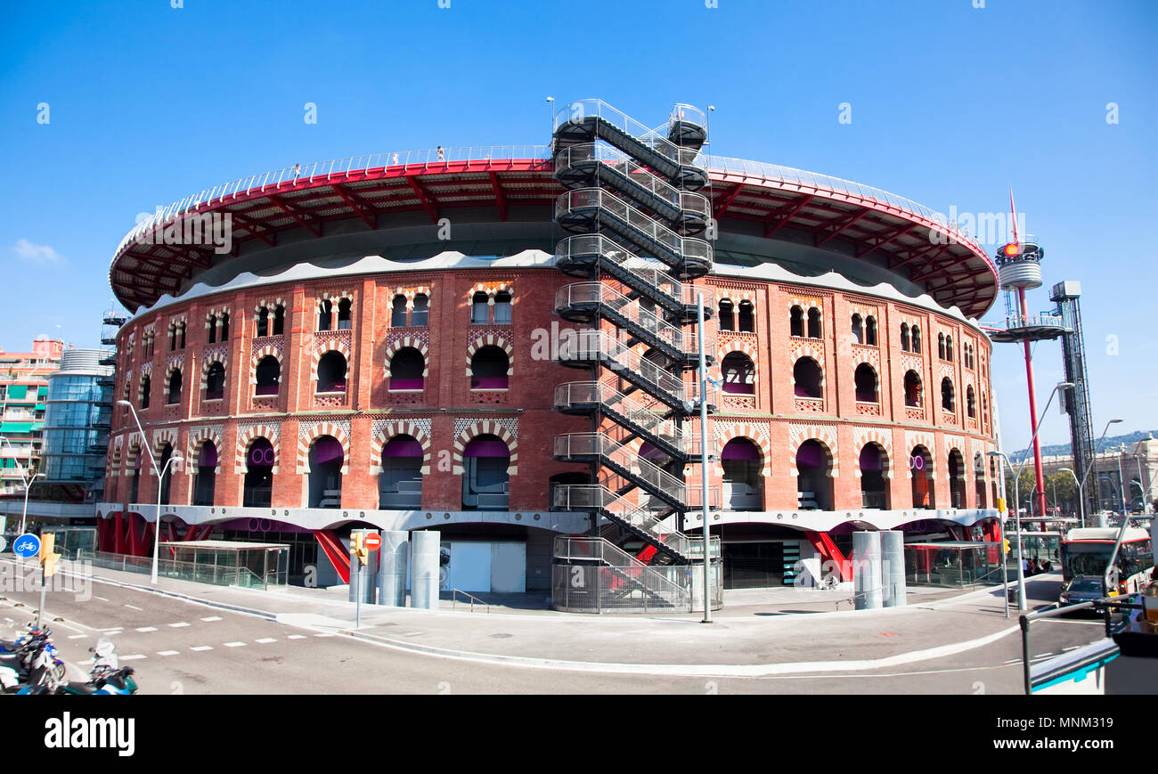 Vista de la plaza de toros Arenas de Barcelona, España Fotografía de stock  - Alamy