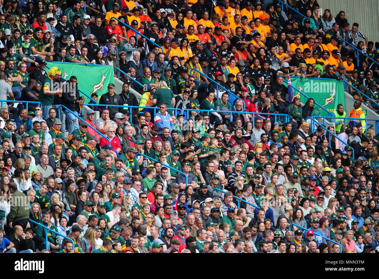 Ciudad del Cabo, Sudáfrica - El sábado 7 de octubre de 2017, una visión general de los espectadores y todos los Negros de Springbok durante el Castillo Lager Championshi Rugby Foto de stock