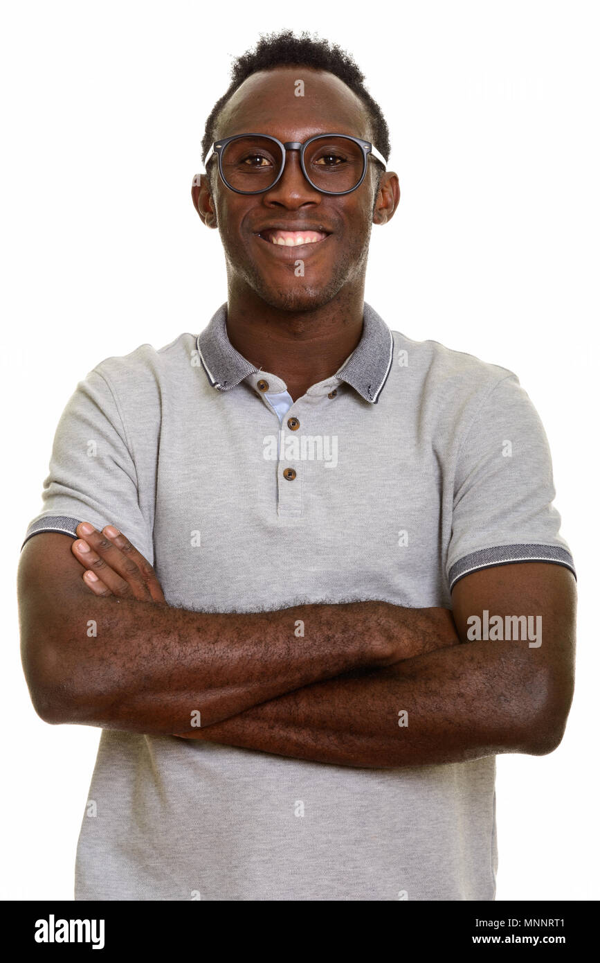 Los jóvenes africanos negros feliz Hombre sonriendo con los brazos cruzados. Foto de stock