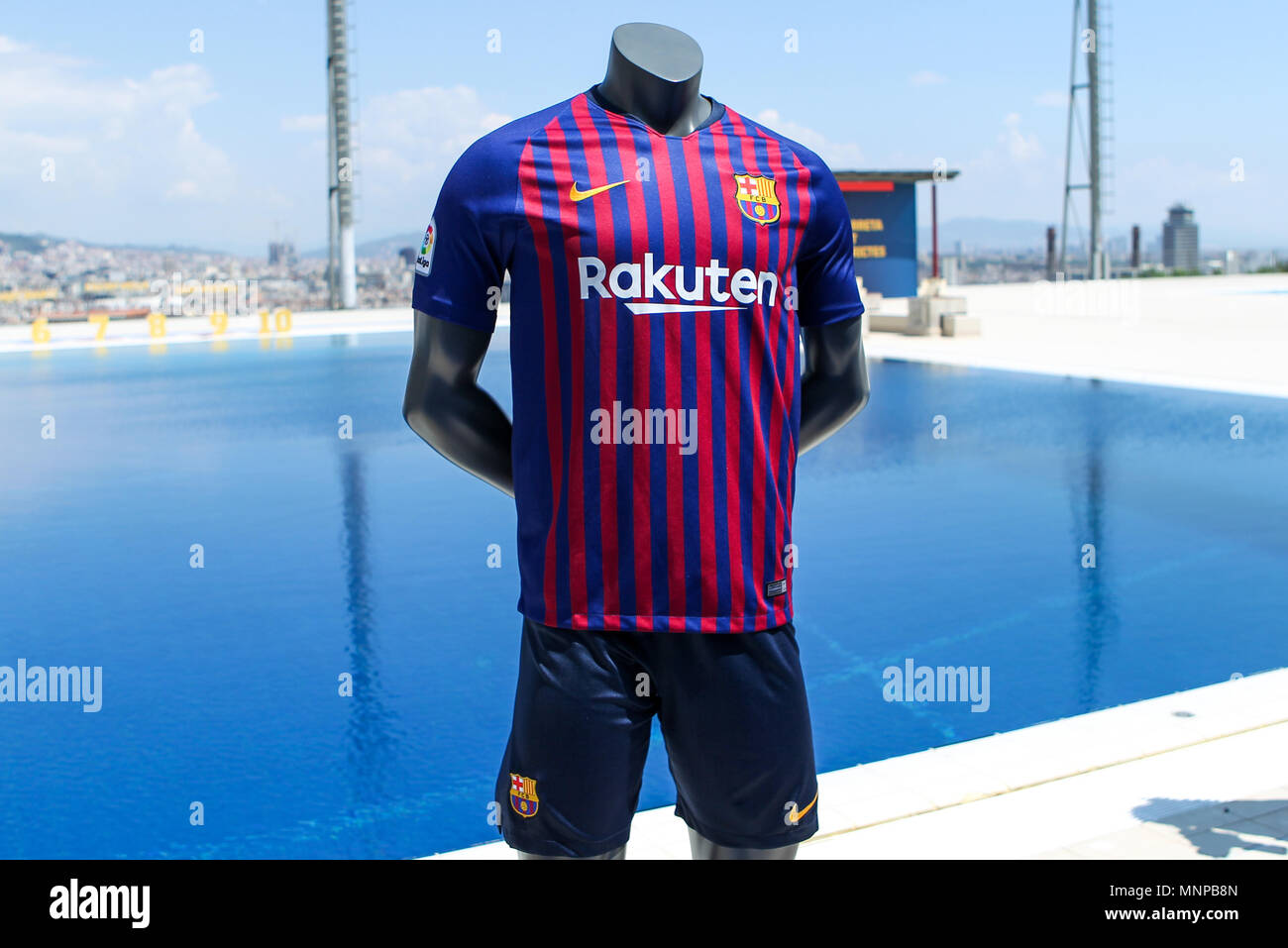Piscines de Montjuic, Barcelona, España el 19 de mayo de 2018. Lanzamiento  del kit del FC Barcelona para la temporada 2018-2019; nueva camiseta del FC  Barcelona para la temporada 2018-19 Crédito: Además
