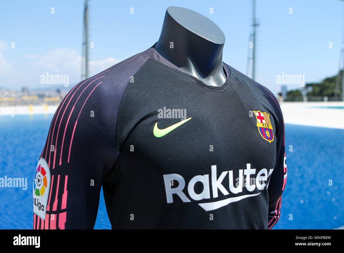 Piscines de Montjuic, Barcelona, España el 19 de mayo de 2018. Lanzamiento  del kit del FC Barcelona para la temporada 2018-2019; nueva camiseta de  portero del FC Barcelona para la temporada 2018-19