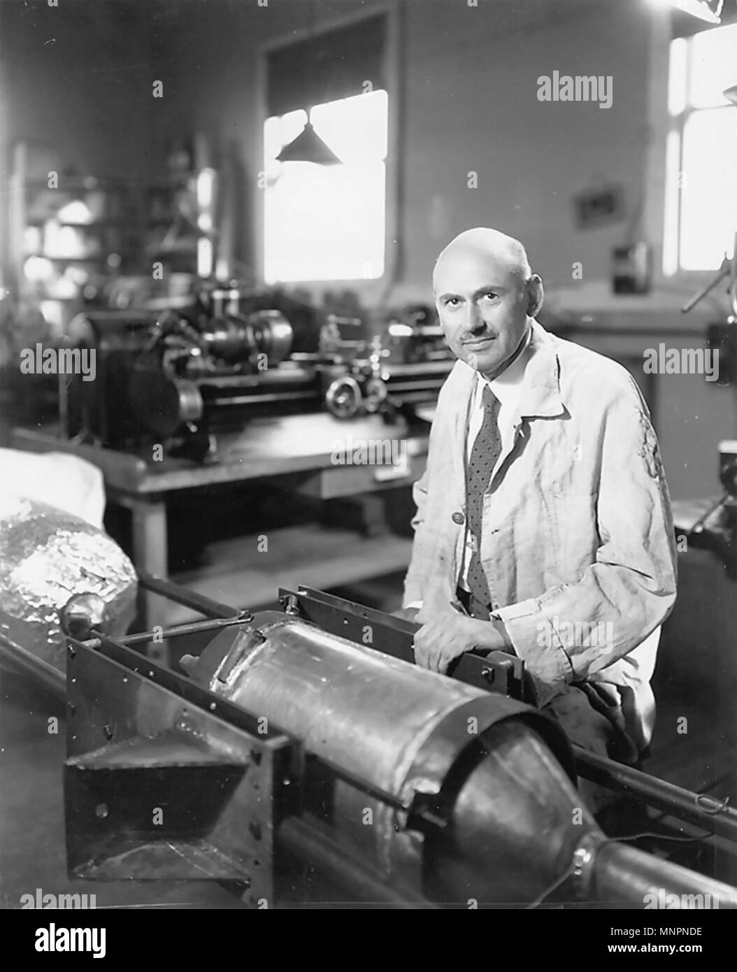 ROBERT GODDARD (1882-1945), ingeniero estadounidense y pionero diseñador de los cohetes de combustible líquido Foto de stock