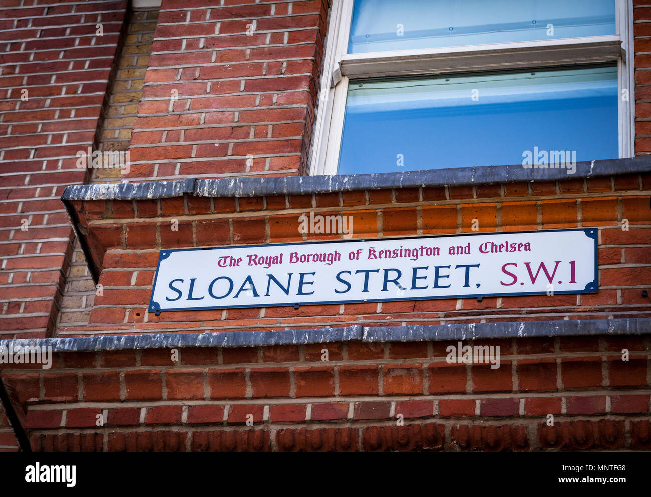 Sloane Street firmar en Chelsea, Londres Foto de stock