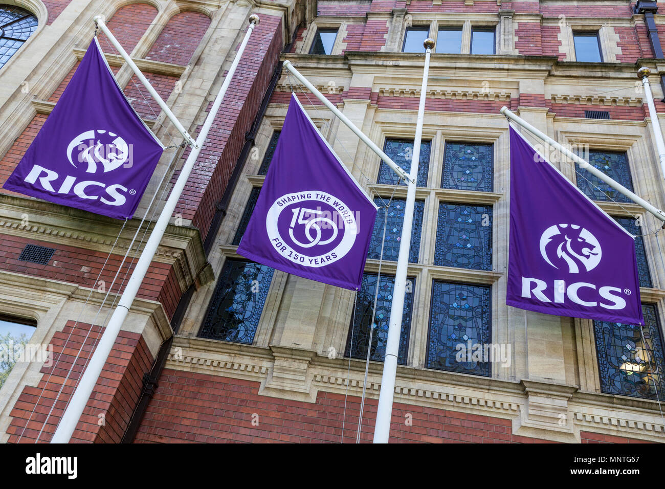 Royal Institute of Chartered Surveyors edificio en la Plaza del Parlamento de Londres Foto de stock