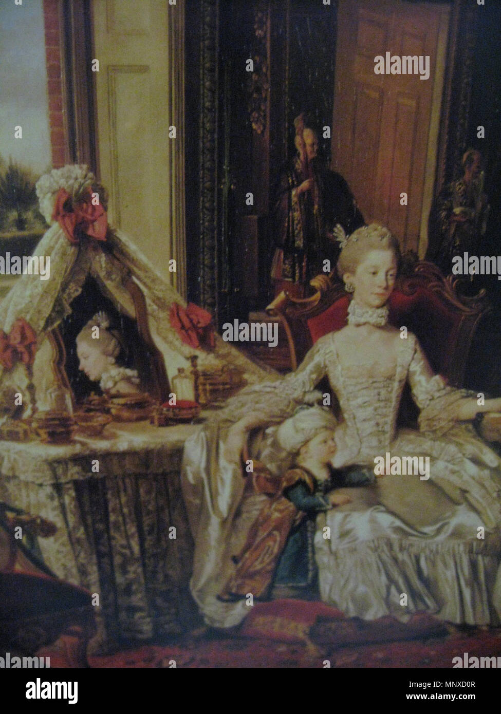 Inglés: Queen Charlotte con sus dos hijos mayores de 1764 y 1765. 1133 Sophia Charlotte de Mecklenburg-Strelitz Foto de stock
