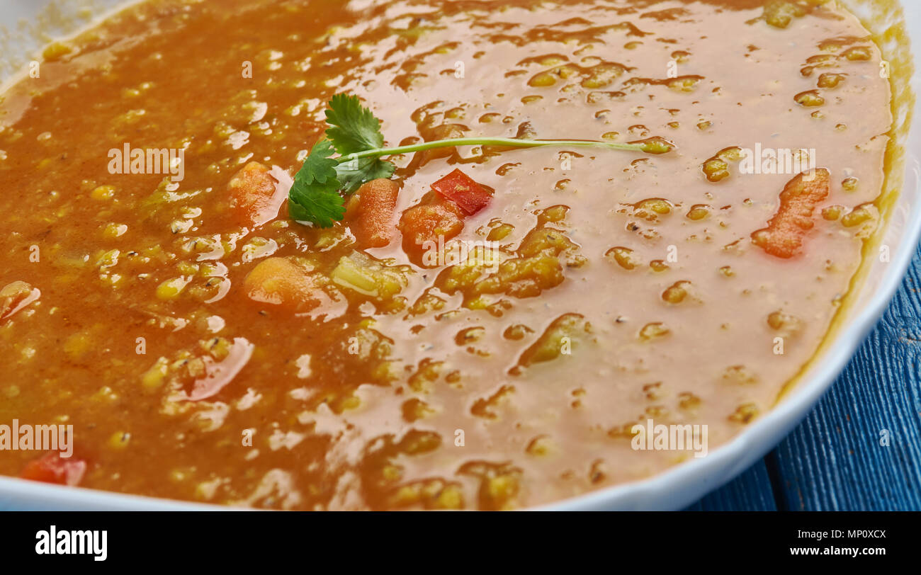Sopa de Lentejas persas, limas secas o negro limes, proporcionan un sabor  complejo a muchos platos iraníes Fotografía de stock - Alamy