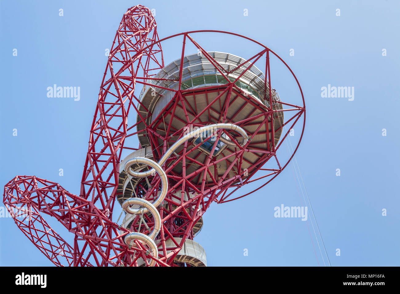 Arcelormittal Orbit escultura, con el más alto y largo túnel deslizar en el Queen Elizabeth Olympic Park en Londres Foto de stock