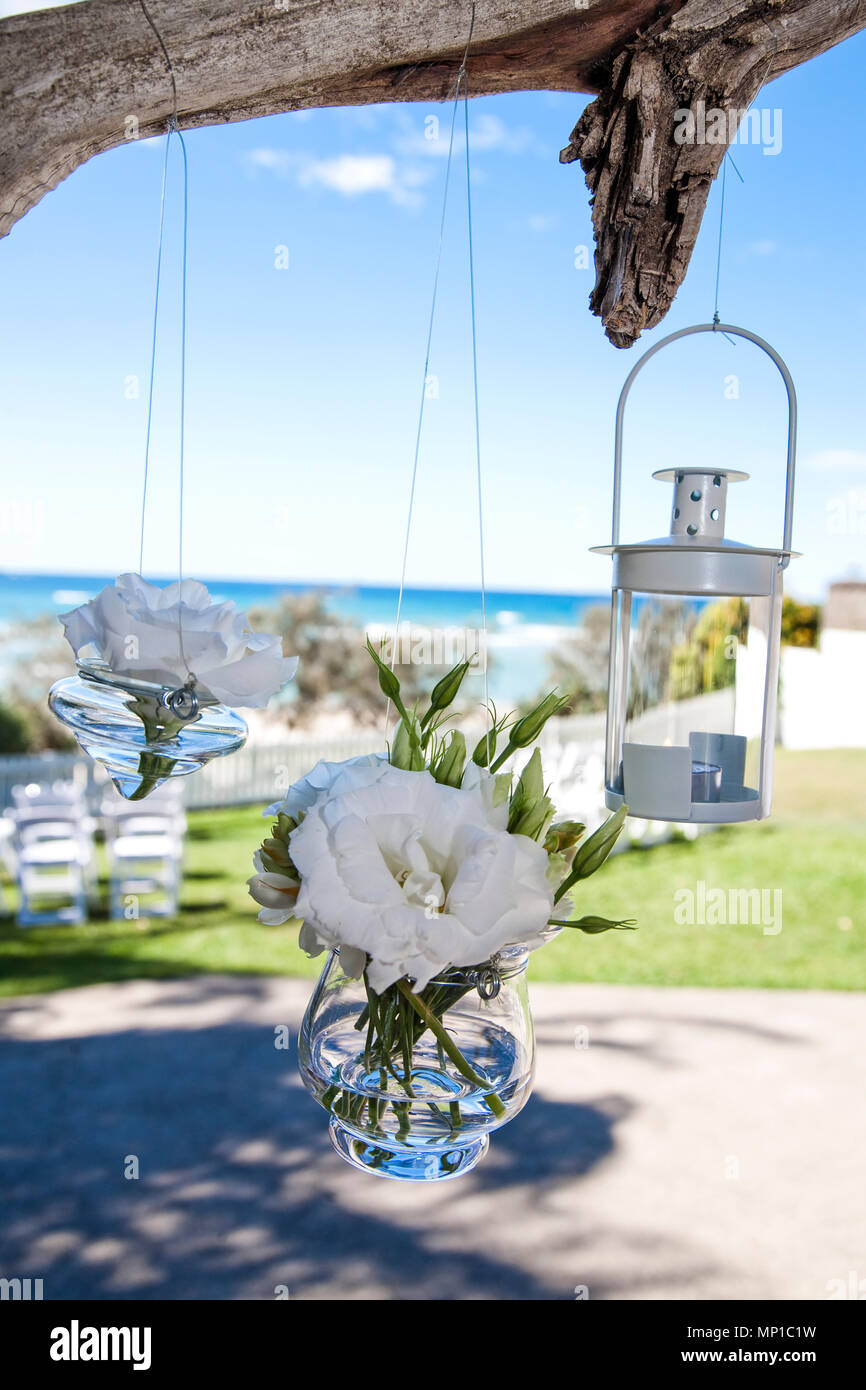 Decoraciones para boda, flores de vidrio jarrones colgantes ubicación del  árbol elegante decoración de estilo boho Fotografía de stock - Alamy