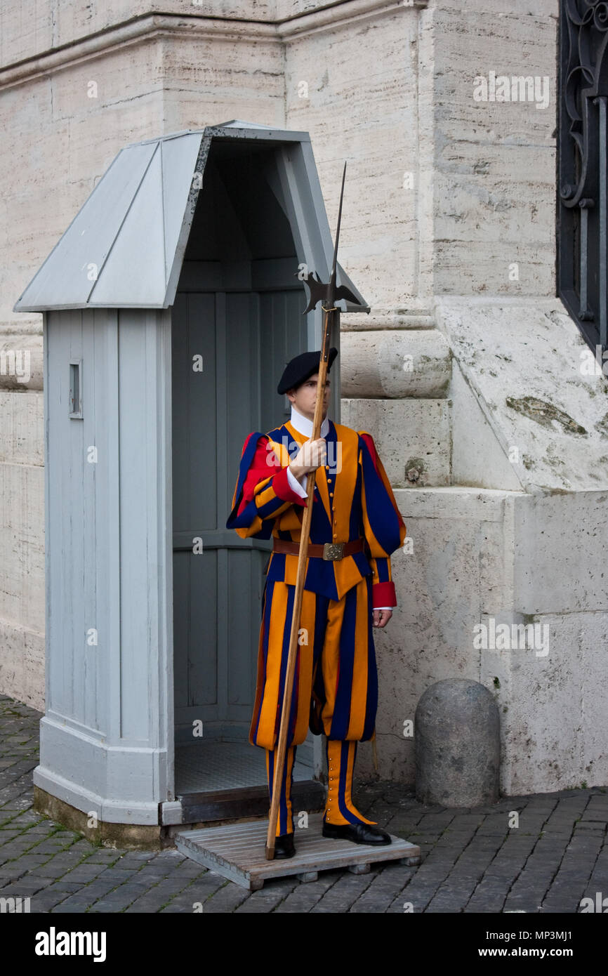 La Guardia suiza en el Vaticano Foto de stock