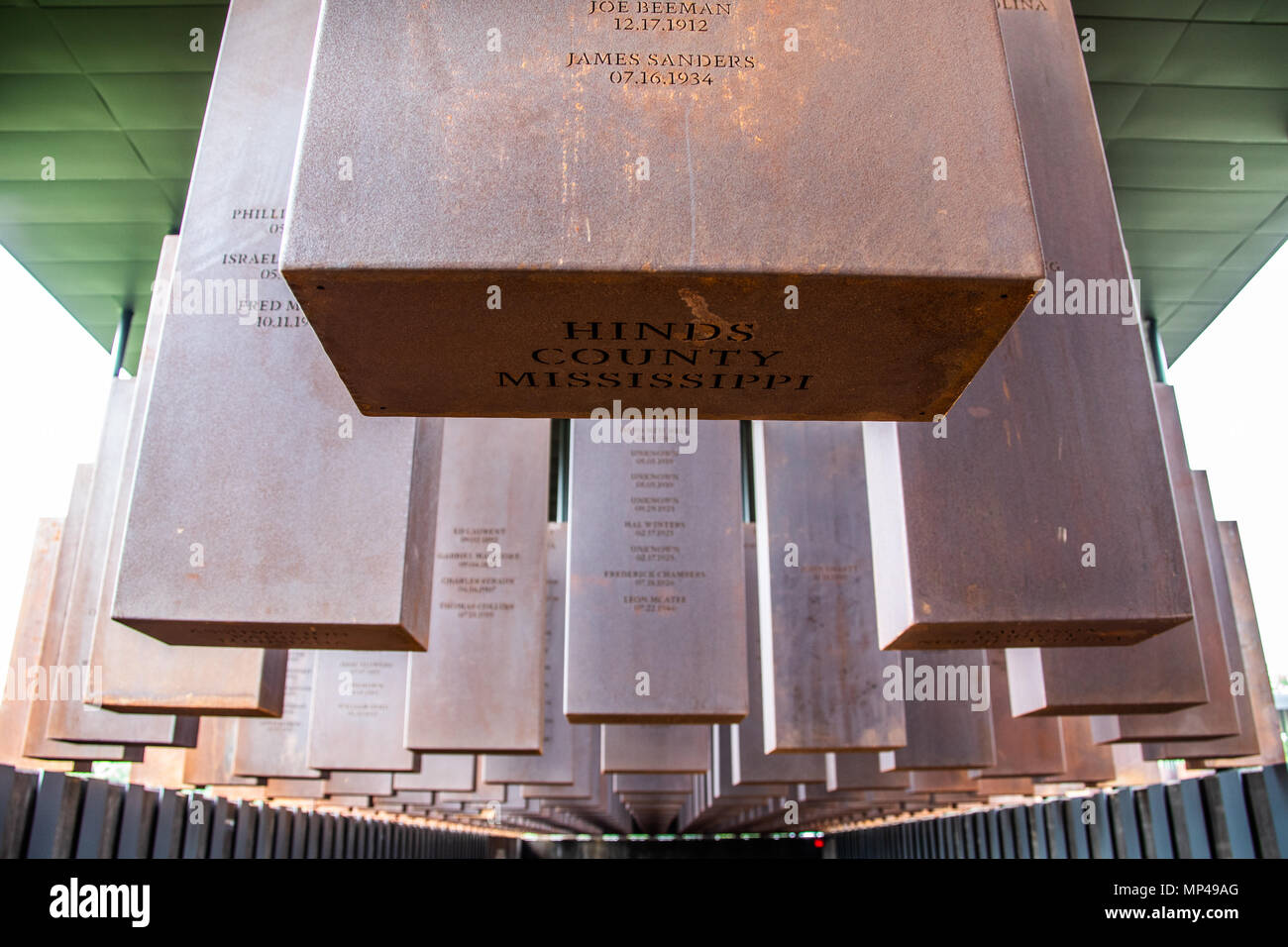 El Memorial Nacional por la paz y la justicia o linchamiento Nacional Memorial, Montgomery, Alabama, EE.UU. Foto de stock