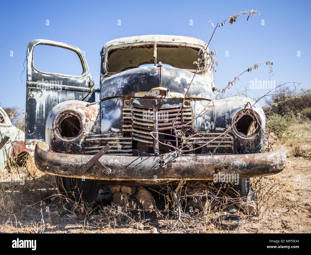 Oxidación de coches clásicos abandonados en el desierto de Namib, Namibia Foto de stock