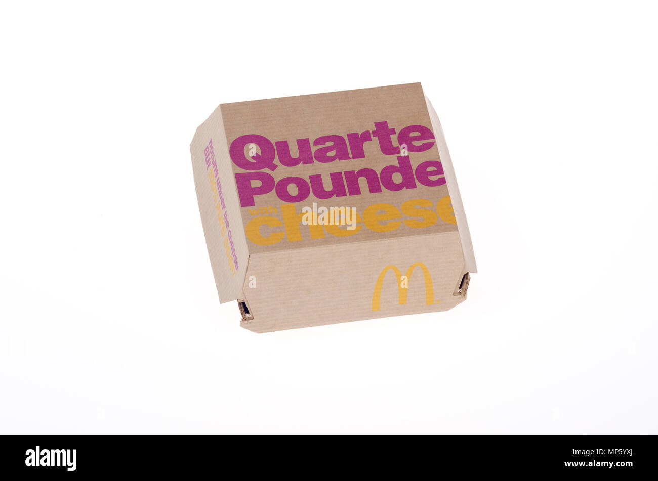 McDonald's Nueva Carne fresca de vacuno Quarter Pounder Cheeseburger box aislado sobre fondo blanco. Foto de stock