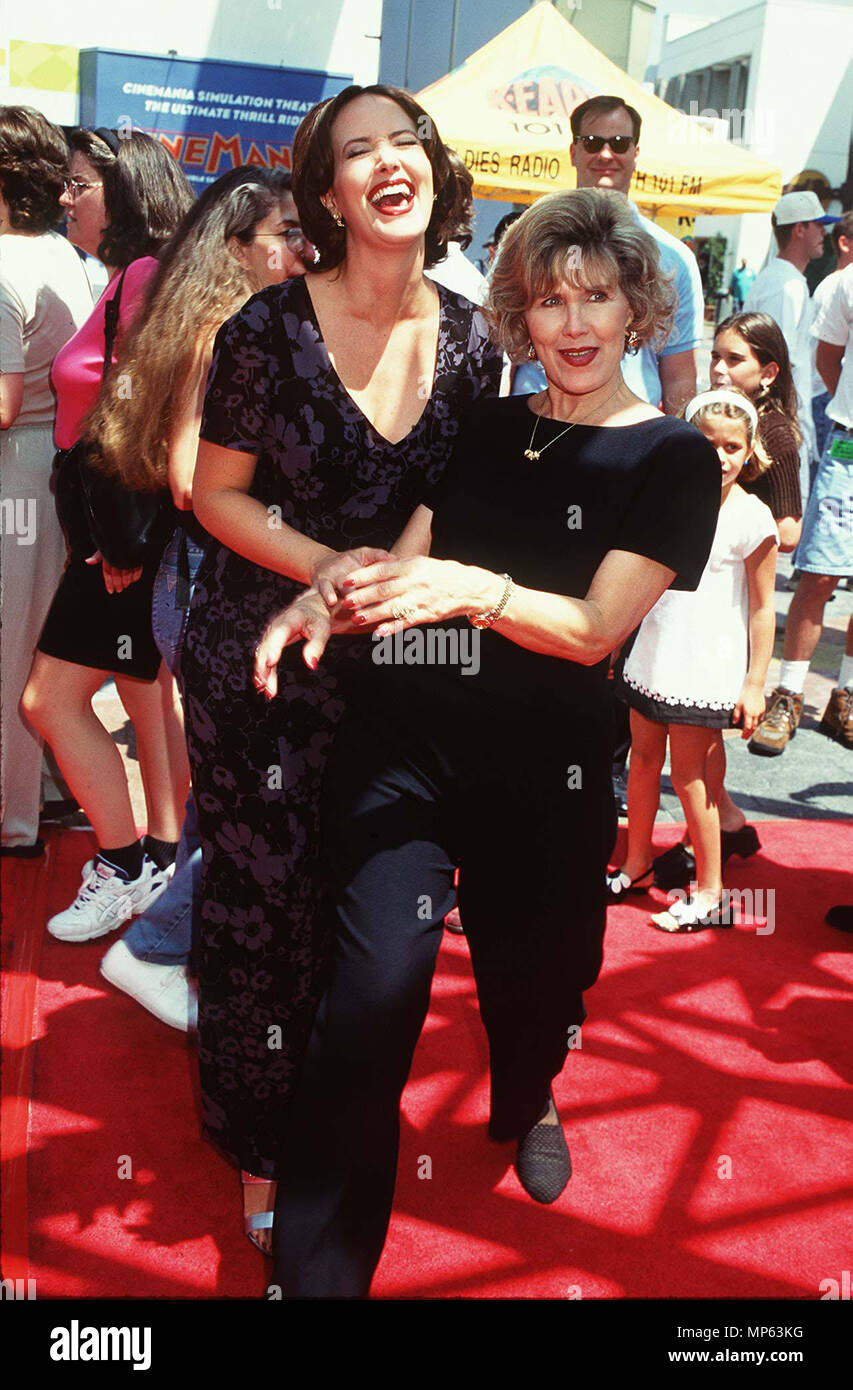 Janine Turner + mamá Janette -2 - Janine Turner + mamá Janette -2 evento en  Hollywood Life - California, evento de alfombra roja, EE.UU., la industria  cinematográfica, celebridades, Fotografía, Bestof, Arte Cultura