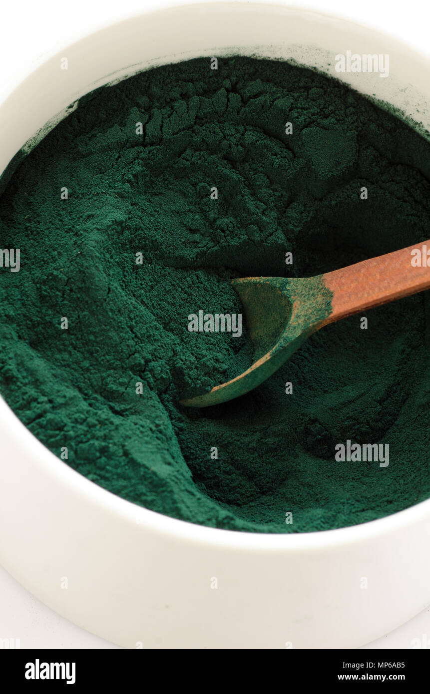La spirulina en polvo orgánico. La espirulina es un súper alimento