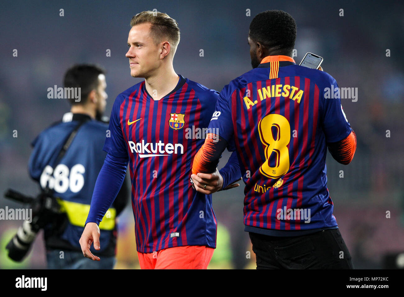 Barcelona, 20 de mayo: Marc-Andre ter Stegen portero del FC Barcelona y  Samuel Umtiti del FC Barcelona durante la celebración de la Liga título  Fotografía de stock - Alamy