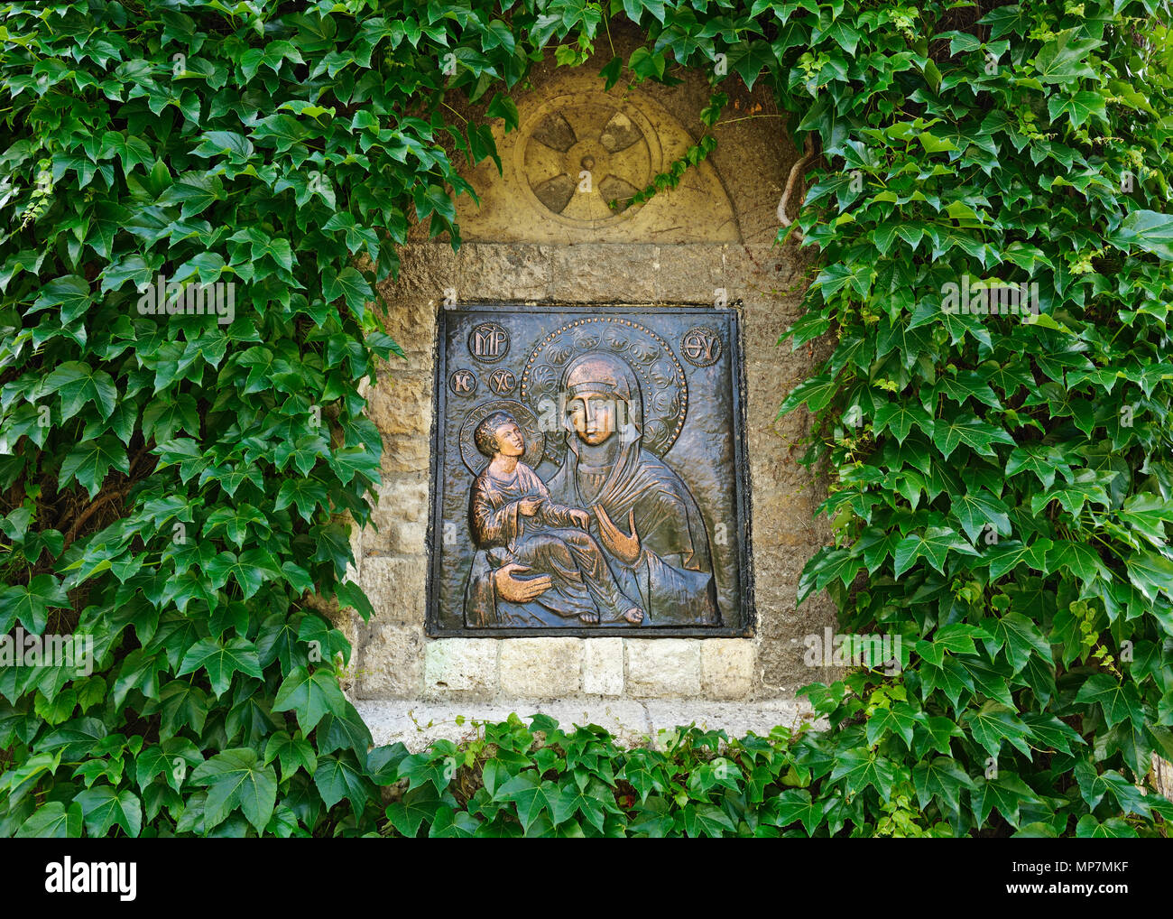 Santa Madre de Dios, representada en la pared exterior de la Iglesia Ruzica, Belgrado, la fortaleza de Kalemegdan, Belgrado, Serbia Foto de stock