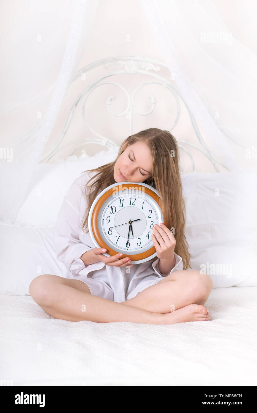 Nina De Dormir En La Cama A Las 5 30 Am Fotografia De Stock Alamy